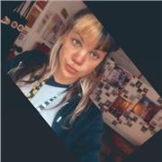 profesora de historia, preferiblemente comprendo entre 1º y 2º de la ESO.